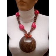  NECKLACE OF COCONUT AND TAGUA